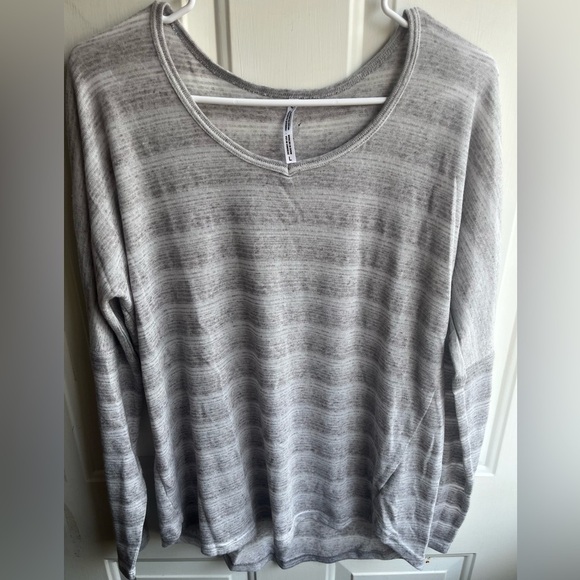 Kuhl Women’s Linen Blend Lightweight V-Neck striped‎ Sylvie Sweater Size Large - Picture 4 of 8